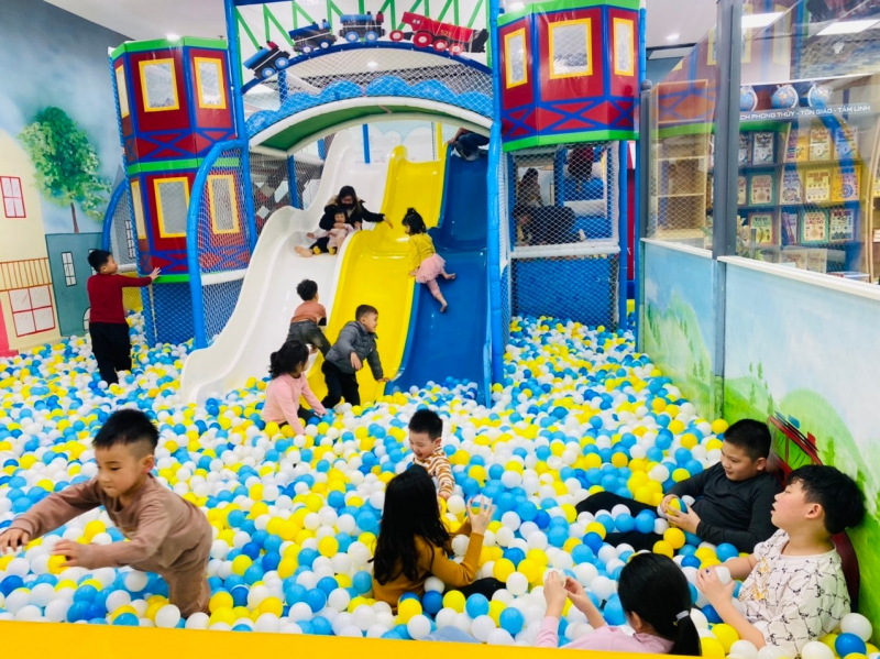 Khu vui chơi trẻ em tại Tân Việt Bookstore Tuyên Quang
